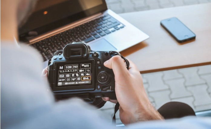 The Essential Camera Knowledge for Vloggers: How to Shoot Great Videos post thumbnail image